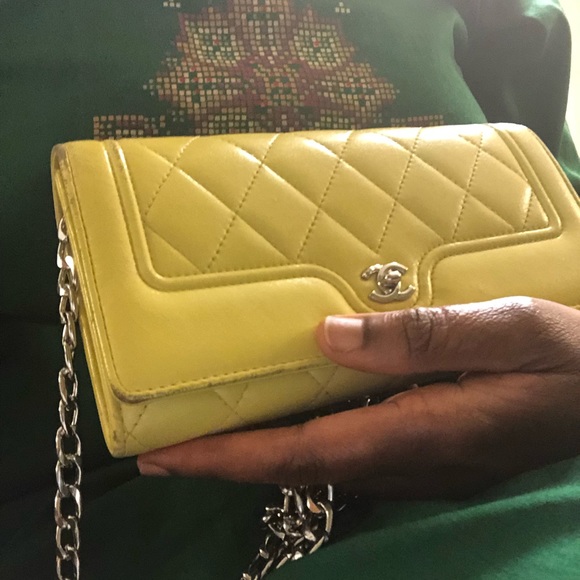 Authentic Chanel 19 Clutch wallet purse lemonade yellow color - Picture 7 of 16